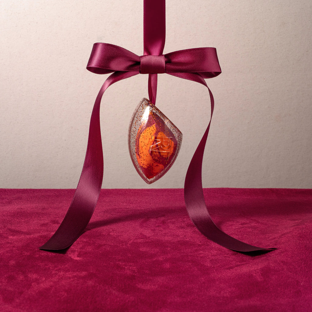 Miracle Complexion Sponge + Travel Case Ornament